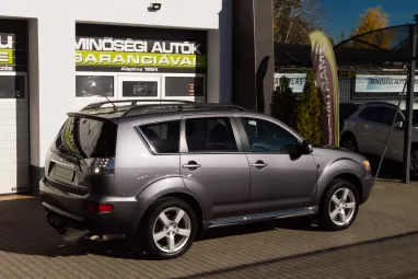 MITSUBISHI OUTLANDER 2.2 DI-D Intense Plus 4WD (Automata) 7 személyes Stone Grey Metallic +1.Tulajdonostól +Friss Szerviz +3X-s GARANCIA !!