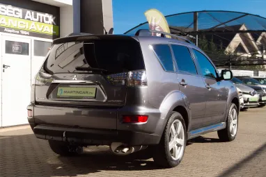 MITSUBISHI OUTLANDER 2.2 DI-D Intense Plus 4WD (Automata) 7 személyes Stone Grey Metallic +1.Tulajdonostól +Friss Szerviz +3X-s GARANCIA !!