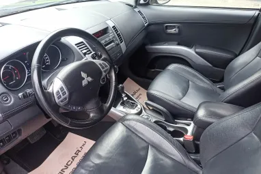 MITSUBISHI OUTLANDER 2.2 DI-D Intense Plus 4WD (Automata) 7 személyes Stone Grey Metallic +1.Tulajdonostól +Friss Szerviz +3X-s GARANCIA !!