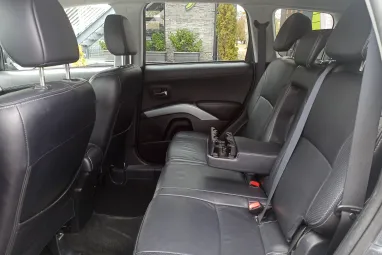 MITSUBISHI OUTLANDER 2.2 DI-D Intense Plus 4WD (Automata) 7 személyes Stone Grey Metallic +1.Tulajdonostól +Friss Szerviz +3X-s GARANCIA !!