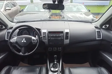 MITSUBISHI OUTLANDER 2.2 DI-D Intense Plus 4WD (Automata) 7 személyes Stone Grey Metallic +1.Tulajdonostól +Friss Szerviz +3X-s GARANCIA !!