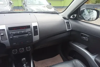 MITSUBISHI OUTLANDER 2.2 DI-D Intense Plus 4WD (Automata) 7 személyes Stone Grey Metallic +1.Tulajdonostól +Friss Szerviz +3X-s GARANCIA !!