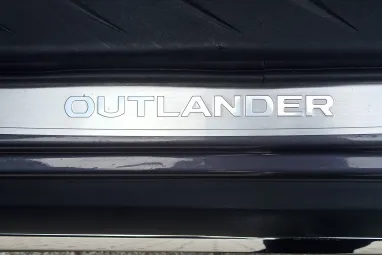 MITSUBISHI OUTLANDER 2.2 DI-D Intense Plus 4WD (Automata) 7 személyes Stone Grey Metallic +1.Tulajdonostól +Friss Szerviz +3X-s GARANCIA !!