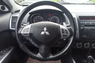 MITSUBISHI OUTLANDER 2.2 DI-D Intense Plus 4WD (Automata) 7 személyes Stone Grey Metallic +1.Tulajdonostól +Friss Szerviz +3X-s GARANCIA !!