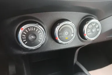 MITSUBISHI OUTLANDER 2.2 DI-D Intense Plus 4WD (Automata) 7 személyes Stone Grey Metallic +1.Tulajdonostól +Friss Szerviz +3X-s GARANCIA !!