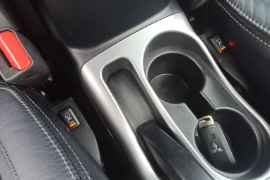 MITSUBISHI OUTLANDER 2.2 DI-D Intense Plus 4WD (Automata) 7 személyes Stone Grey Metallic +1.Tulajdonostól +Friss Szerviz +3X-s GARANCIA !!