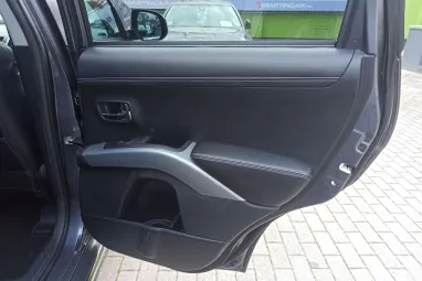 MITSUBISHI OUTLANDER 2.2 DI-D Intense Plus 4WD (Automata) 7 személyes Stone Grey Metallic +1.Tulajdonostól +Friss Szerviz +3X-s GARANCIA !!