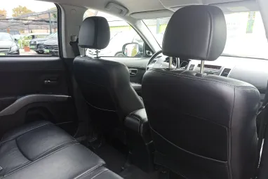 MITSUBISHI OUTLANDER 2.2 DI-D Intense Plus 4WD (Automata) 7 személyes Stone Grey Metallic +1.Tulajdonostól +Friss Szerviz +3X-s GARANCIA !!