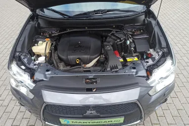 MITSUBISHI OUTLANDER 2.2 DI-D Intense Plus 4WD (Automata) 7 személyes Stone Grey Metallic +1.Tulajdonostól +Friss Szerviz +3X-s GARANCIA !!