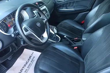 LANCIA DELTA 1.4 T-Jet Oro Midnight Blue +Igazi OLASZ egyéniség +1. Tulaj +Friss Műszaki +3X-s GARANCIA !!