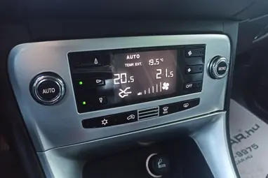 LANCIA DELTA 1.4 T-Jet Oro Midnight Blue +Igazi OLASZ egyéniség +1. Tulaj +Friss Műszaki +3X-s GARANCIA !!