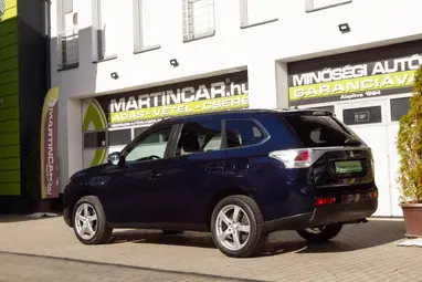MITSUBISHI OUTLANDER 2.2 DI-D Intense Plus 4WD (Automata) Cosmic Blue +Full Service +1.Tulaj +Friss Műszaki +3X-s GARANCIA !!