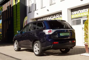 MITSUBISHI OUTLANDER 2.2 DI-D Intense Plus 4WD (Automata) Cosmic Blue +Full Service +1.Tulaj +Friss Műszaki +3X-s GARANCIA !!