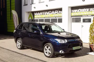 MITSUBISHI OUTLANDER 2.2 DI-D Intense Plus 4WD (Automata) Cosmic Blue +Full Service +1.Tulaj +Friss Műszaki +3X-s GARANCIA !!