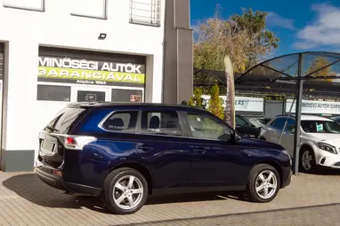 MITSUBISHI OUTLANDER 2.2 DI-D Intense Plus 4WD (Automata) Cosmic Blue +Full Service +1.Tulaj +Friss Műszaki +3X-s GARANCIA !!