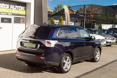 MITSUBISHI OUTLANDER 2.2 DI-D Intense Plus 4WD (Automata) Cosmic Blue +Full Service +1.Tulaj +Friss Műszaki +3X-s GARANCIA !!