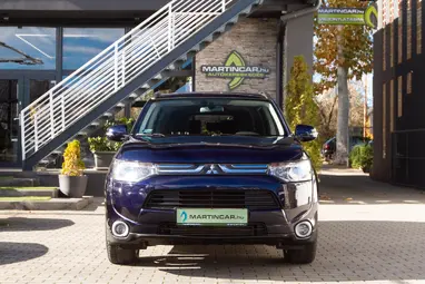 MITSUBISHI OUTLANDER 2.2 DI-D Intense Plus 4WD (Automata) Cosmic Blue +Full Service +1.Tulaj +Friss Műszaki +3X-s GARANCIA !!