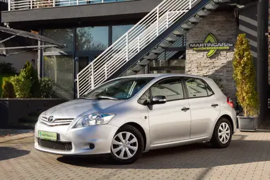 TOYOTA AURIS 1.4 D-4D Classic Silver Metallic +Első Tulajdonostól +Friss Műszaki +3X-s GARANCIA !!