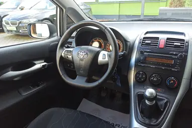 TOYOTA AURIS 1.4 D-4D Classic Silver Metallic +Első Tulajdonostól +Friss Műszaki +3X-s GARANCIA !!