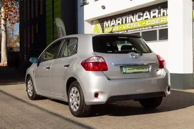 TOYOTA AURIS 1.4 D-4D Classic Silver Metallic +Első Tulajdonostól +Friss Műszaki +3X-s GARANCIA !!