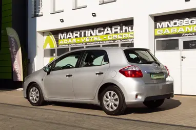 TOYOTA AURIS 1.4 D-4D Classic Silver Metallic +Első Tulajdonostól +Friss Műszaki +3X-s GARANCIA !!