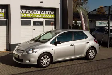 TOYOTA AURIS 1.4 D-4D Classic Silver Metallic +Első Tulajdonostól +Friss Műszaki +3X-s GARANCIA !!