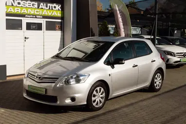 TOYOTA AURIS 1.4 D-4D Classic Silver Metallic +Első Tulajdonostól +Friss Műszaki +3X-s GARANCIA !!