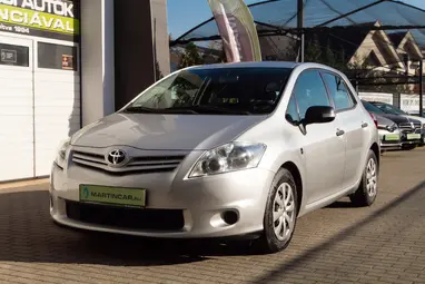 TOYOTA AURIS 1.4 D-4D Classic Silver Metallic +Első Tulajdonostól +Friss Műszaki +3X-s GARANCIA !!