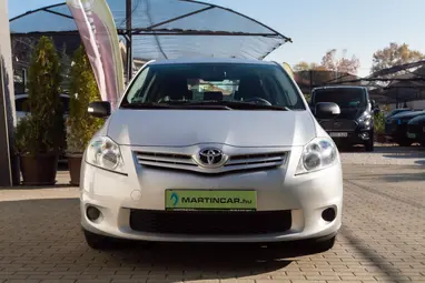 TOYOTA AURIS 1.4 D-4D Classic Silver Metallic +Első Tulajdonostól +Friss Műszaki +3X-s GARANCIA !!