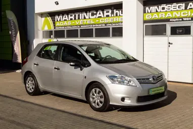 TOYOTA AURIS 1.4 D-4D Classic Silver Metallic +Első Tulajdonostól +Friss Műszaki +3X-s GARANCIA !!