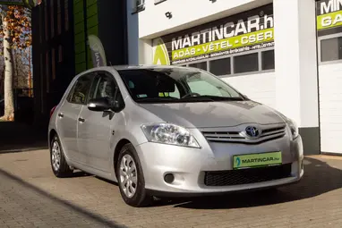 TOYOTA AURIS 1.4 D-4D Classic Silver Metallic +Első Tulajdonostól +Friss Műszaki +3X-s GARANCIA !!