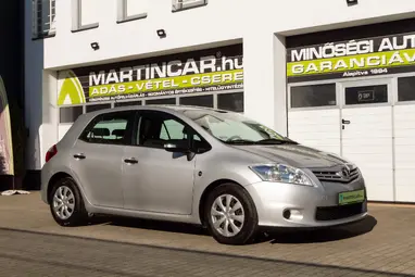 TOYOTA AURIS 1.4 D-4D Classic Silver Metallic +Első Tulajdonostól +Friss Műszaki +3X-s GARANCIA !!