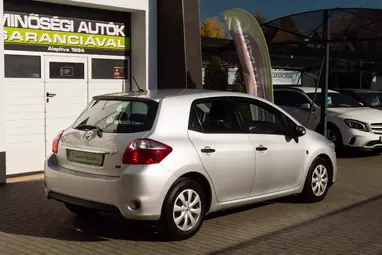 TOYOTA AURIS 1.4 D-4D Classic Silver Metallic +Első Tulajdonostól +Friss Műszaki +3X-s GARANCIA !!