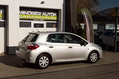 TOYOTA AURIS 1.4 D-4D Classic Silver Metallic +Első Tulajdonostól +Friss Műszaki +3X-s GARANCIA !!
