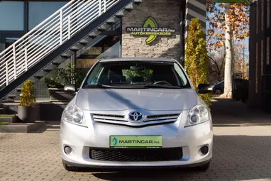 TOYOTA AURIS 1.4 D-4D Classic Silver Metallic +Első Tulajdonostól +Friss Műszaki +3X-s GARANCIA !!