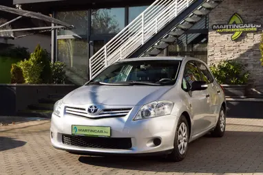 TOYOTA AURIS 1.4 D-4D Classic Silver Metallic +Első Tulajdonostól +Friss Műszaki +3X-s GARANCIA !!