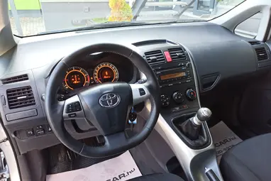 TOYOTA AURIS 1.4 D-4D Classic Silver Metallic +Első Tulajdonostól +Friss Műszaki +3X-s GARANCIA !!