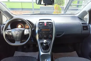 TOYOTA AURIS 1.4 D-4D Classic Silver Metallic +Első Tulajdonostól +Friss Műszaki +3X-s GARANCIA !!