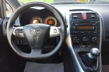 TOYOTA AURIS 1.4 D-4D Classic Silver Metallic +Első Tulajdonostól +Friss Műszaki +3X-s GARANCIA !!