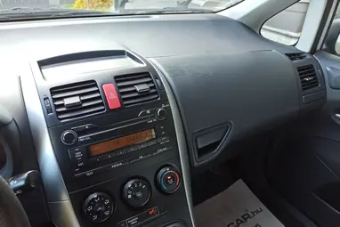 TOYOTA AURIS 1.4 D-4D Classic Silver Metallic +Első Tulajdonostól +Friss Műszaki +3X-s GARANCIA !!