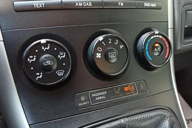 TOYOTA AURIS 1.4 D-4D Classic Silver Metallic +Első Tulajdonostól +Friss Műszaki +3X-s GARANCIA !!