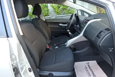 TOYOTA AURIS 1.4 D-4D Classic Silver Metallic +Első Tulajdonostól +Friss Műszaki +3X-s GARANCIA !!