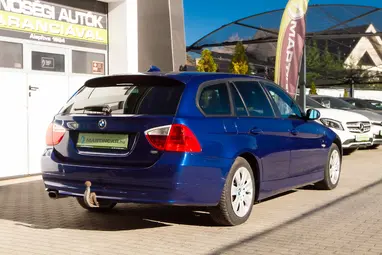 BMW 318d Touring Toledoblau Metallic +Első Tulajdonostól +Friss Műszaki +3X-s GARANCIA !!