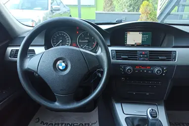 BMW 318d Touring Toledoblau Metallic +Első Tulajdonostól +Friss Műszaki +3X-s GARANCIA !!