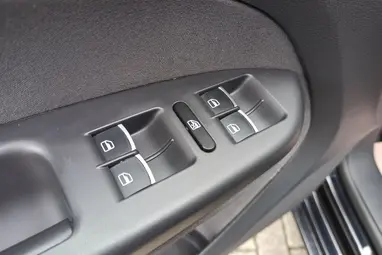 VOLKSWAGEN TOURAN 1.4 TSI Highline DSG [7 személy] Deep Black Pearl +1.Tulajdonostól +Vezetett Szervizkönyv +3X-s GARANCIA !!