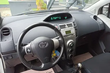 TOYOTA YARIS 1.3 Terra Ice Polar White +Első Tulajdonostól +Keveset futott +3X-s GARANCIA !!