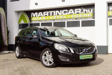 VOLVO V60 2.0 D [D3] Momentum Black Sapphire Metallic +Első Tulajdonostól +Igényes állapot +3X-s GARANCIA !!