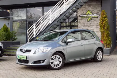 TOYOTA AURIS 1.33 Medium Silver Metallic +Első Tulajdonostól +Keveset futott +3X-s GARANCIA !!