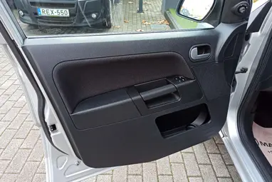 FORD FUSION 1.4 Style Polar Silver Metallic +CSAK 25E. km +Első Tulajdonostól +3X-s GARANCIA !!