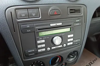 FORD FUSION 1.4 Style Polar Silver Metallic +CSAK 25E. km +Első Tulajdonostól +3X-s GARANCIA !!